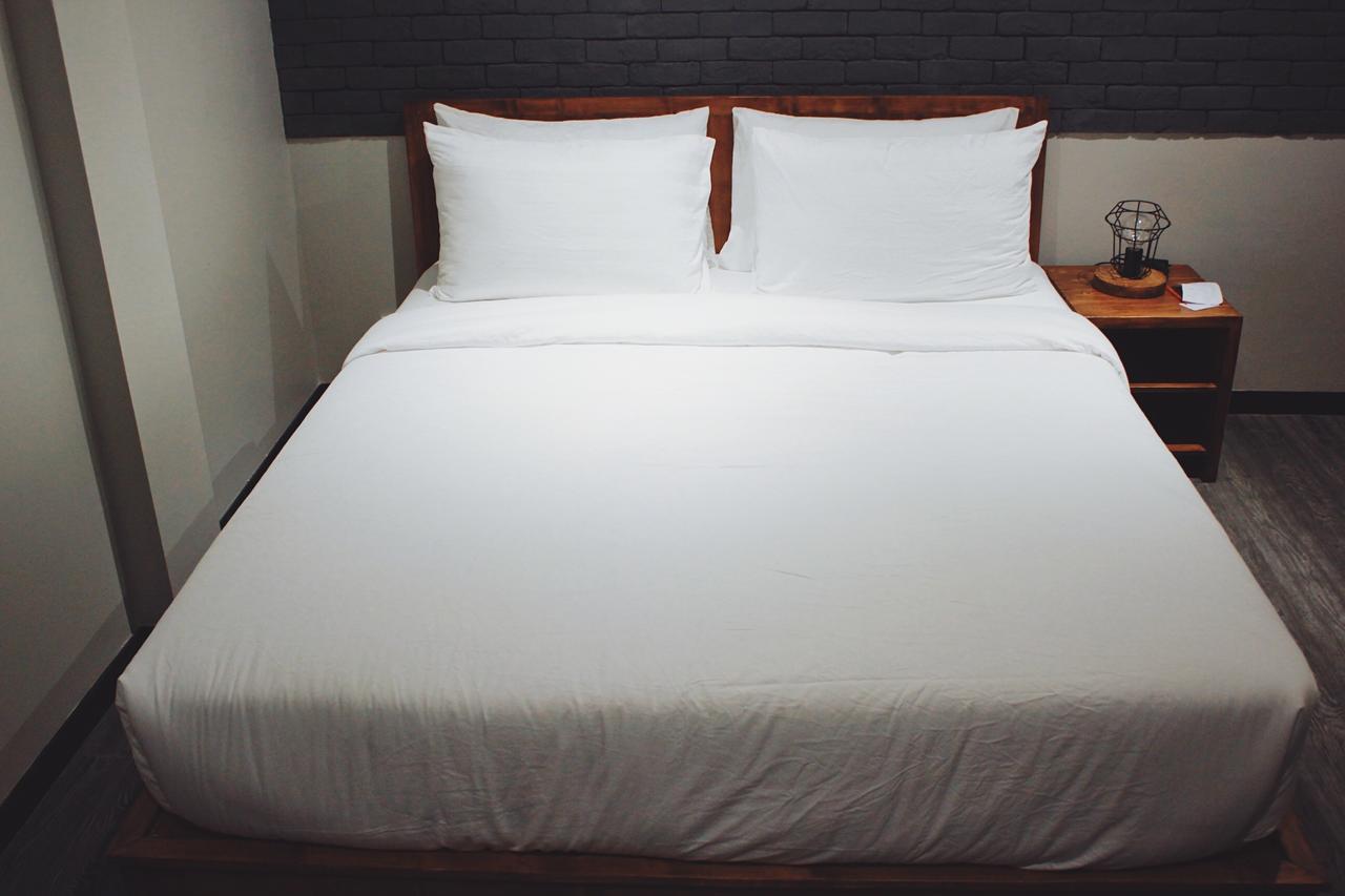 เฮนรี่ส์ โฮเทล แอนด์ แกสโตรผับ Hotel กรุงเทพมหานคร ภายนอก รูปภาพ