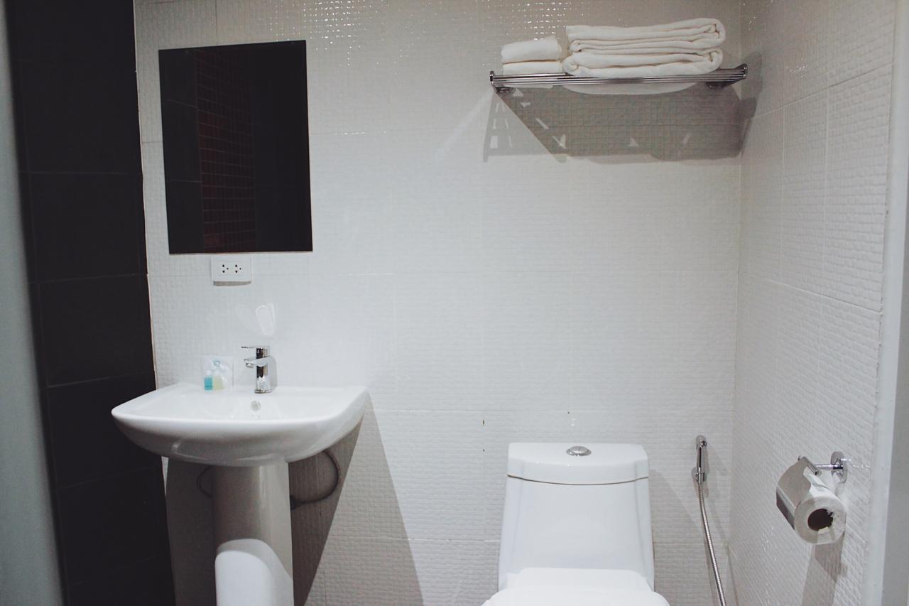 เฮนรี่ส์ โฮเทล แอนด์ แกสโตรผับ Hotel กรุงเทพมหานคร ภายนอก รูปภาพ