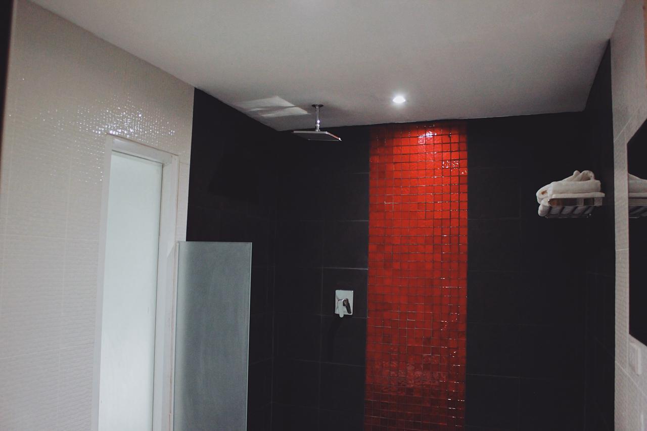 เฮนรี่ส์ โฮเทล แอนด์ แกสโตรผับ Hotel กรุงเทพมหานคร ภายนอก รูปภาพ