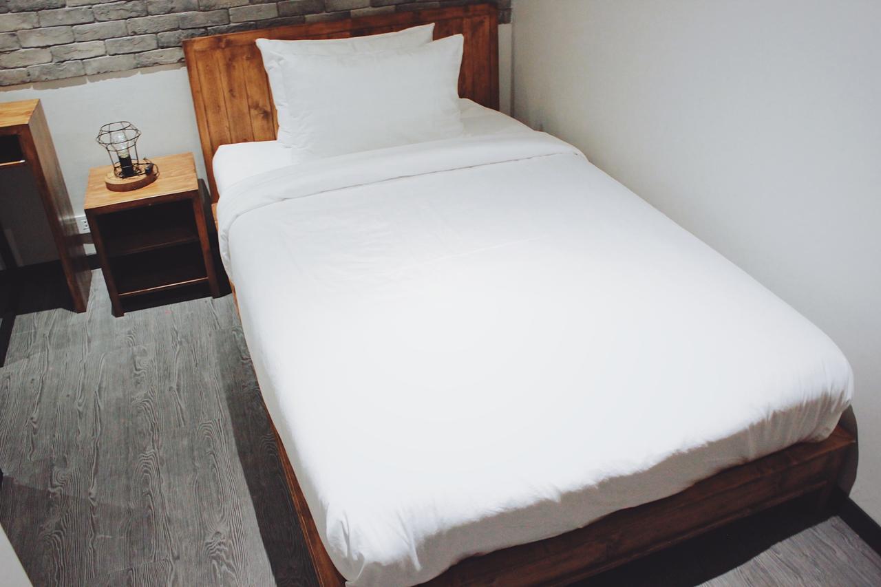 เฮนรี่ส์ โฮเทล แอนด์ แกสโตรผับ Hotel กรุงเทพมหานคร ภายนอก รูปภาพ